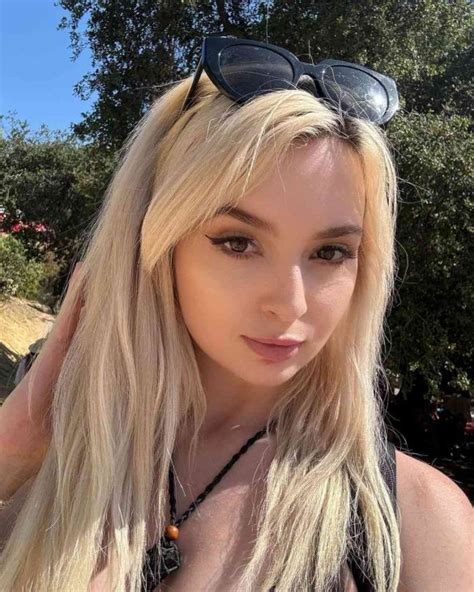 whos lexi lore|Lexi Lore Bio, Career, Net Worth, Boyfriend, Age, And。